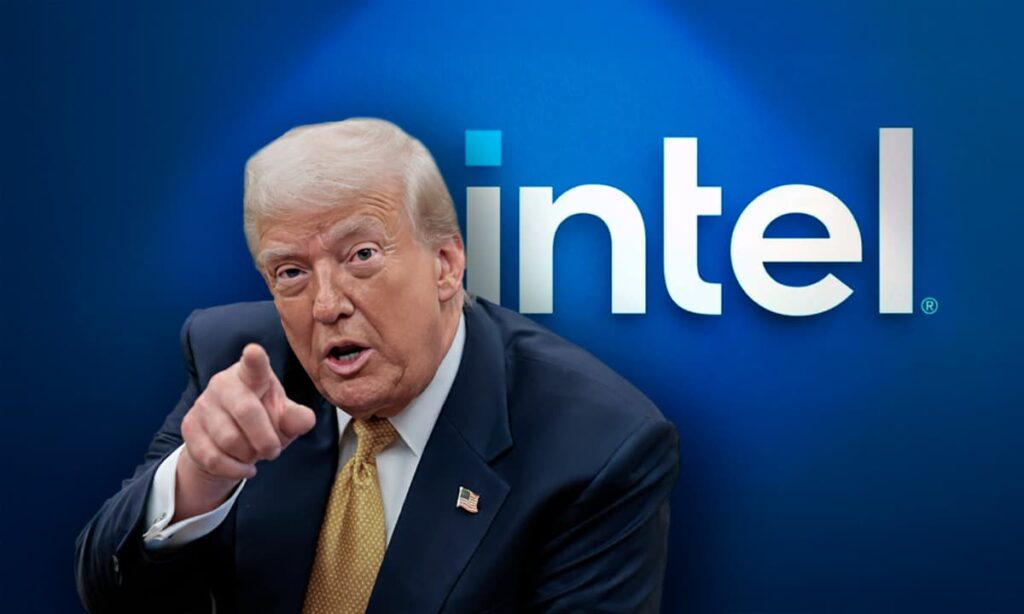 Donald Trump apunta frente al logo de Intel